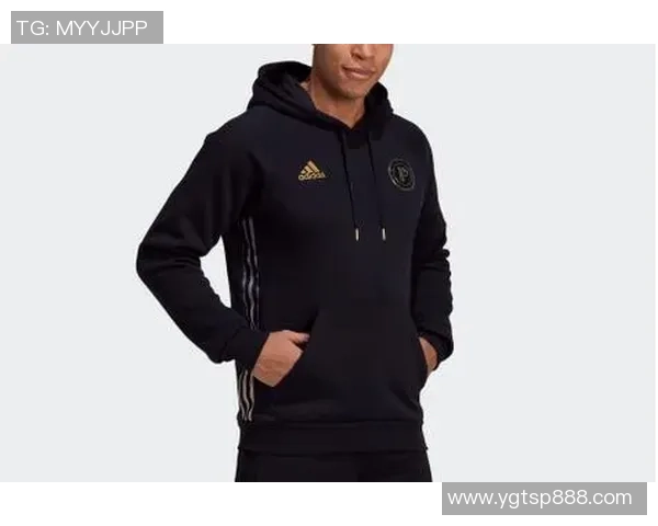 足球明星风衣外套时尚解析与搭配技巧分享